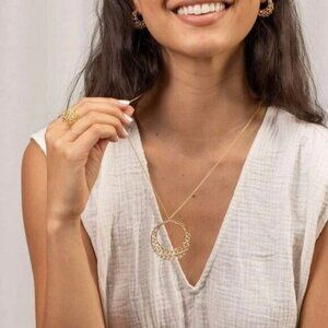 Aria Rose Gorjana Pendant Necklace in Gold Tone